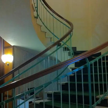 Hotel Frank Avellino