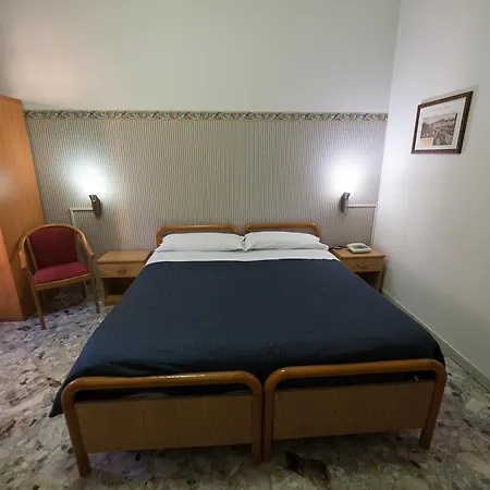 Hotel Frank 2*